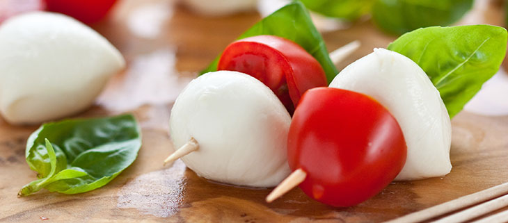 mozzarella-tomato-kebabs
